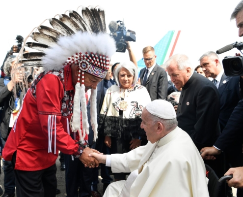 Pope Francis shaking hands with Indigenous man.png